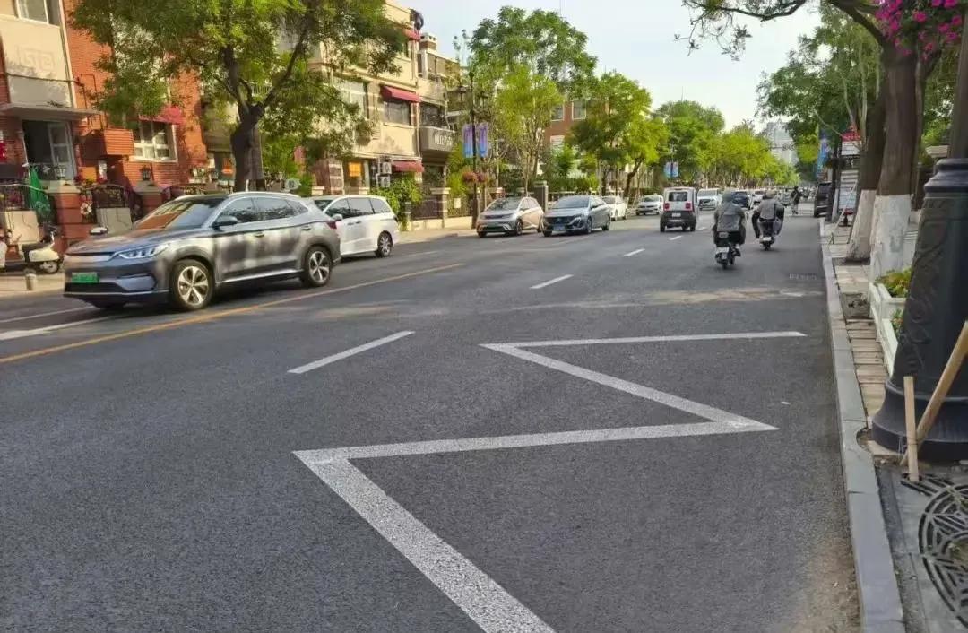 易违章交通标线_可变导向锯齿车道识别与避坑_交通违章