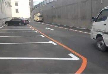 压线停车被罚款原因_被罚单的五种情况_违章停车