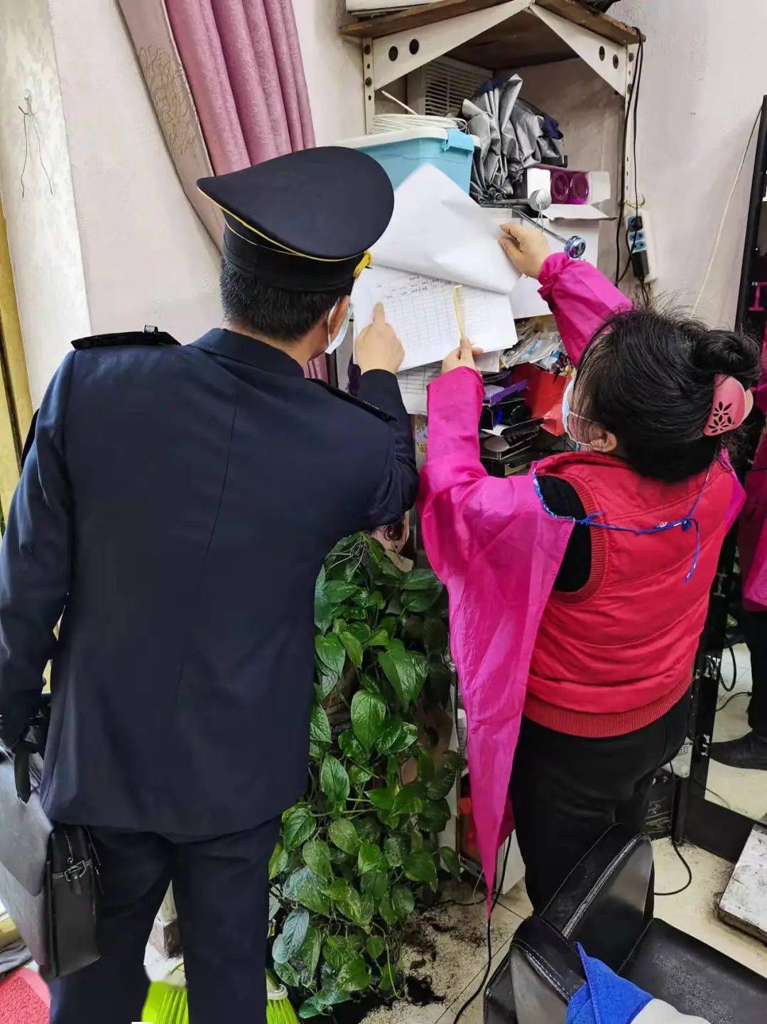 疫情防控抓重点场所，兼顾力度温度保稳定促民生